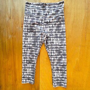ATHLETA ELATION TIE DYE CAPRI Women’s Gray White Mid Rise Yoga Gym Leggings sz M